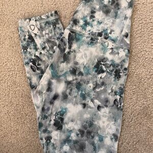 Lululemon yoga pants high waisted go to your ankle size 4
